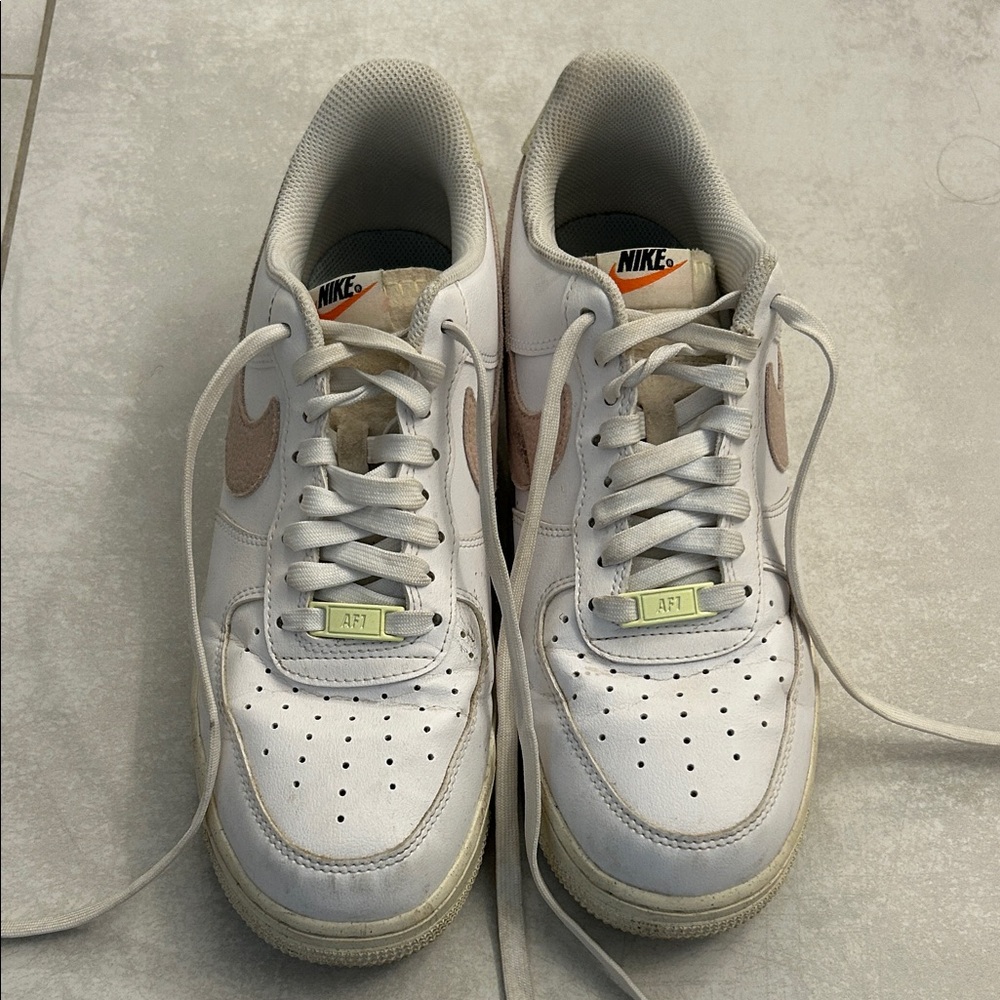 Nike 2022 “Flower Power” Air Force 1 Sneakers size 9.5 good condition